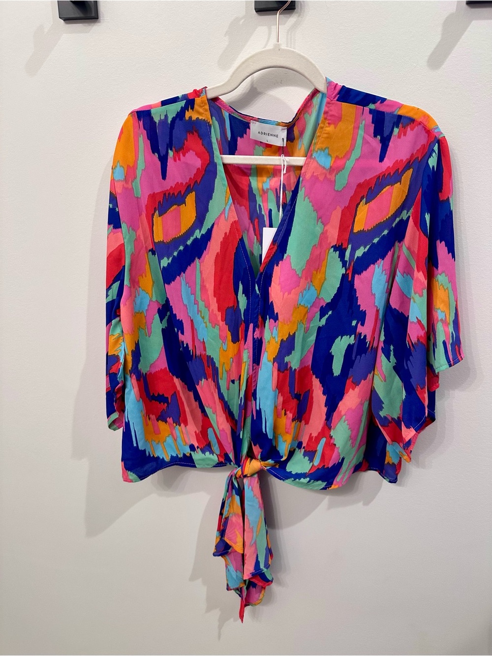 NWT Large women’s short sleeve Adrienne Tie-Front Blouse -Vibrant Abstract Print